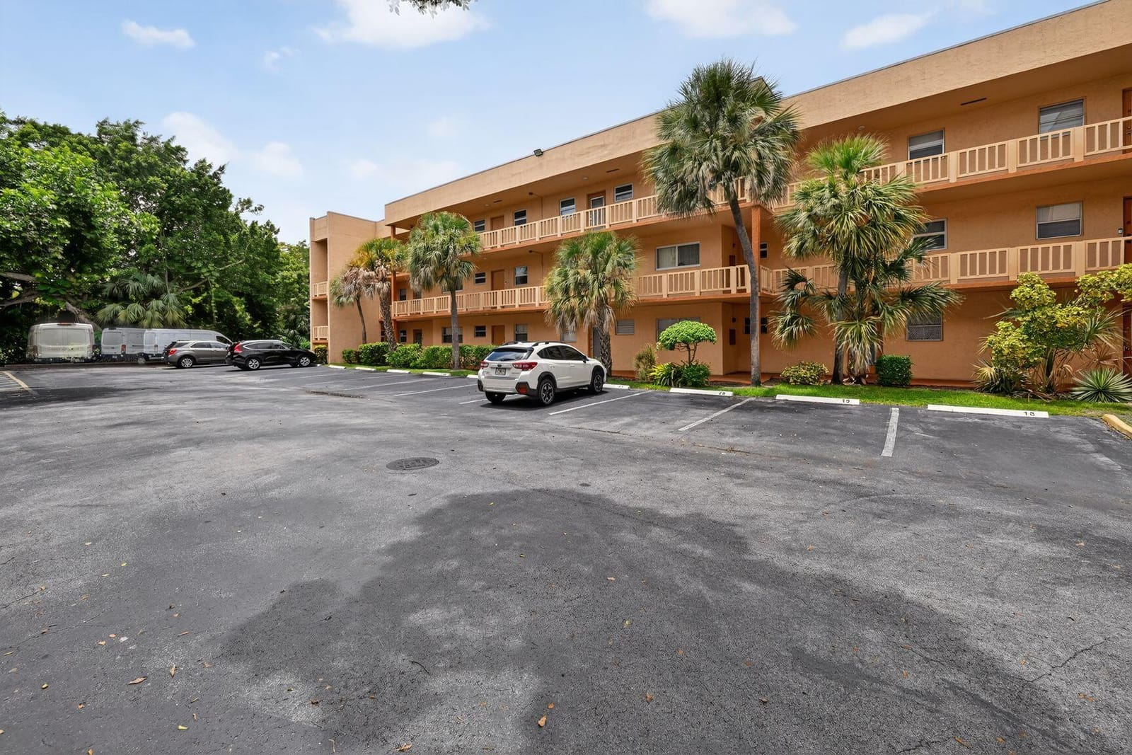 8400 LAGOS DE CAMPO Boulevard 303, Tamarac, FL 33321 photo 21