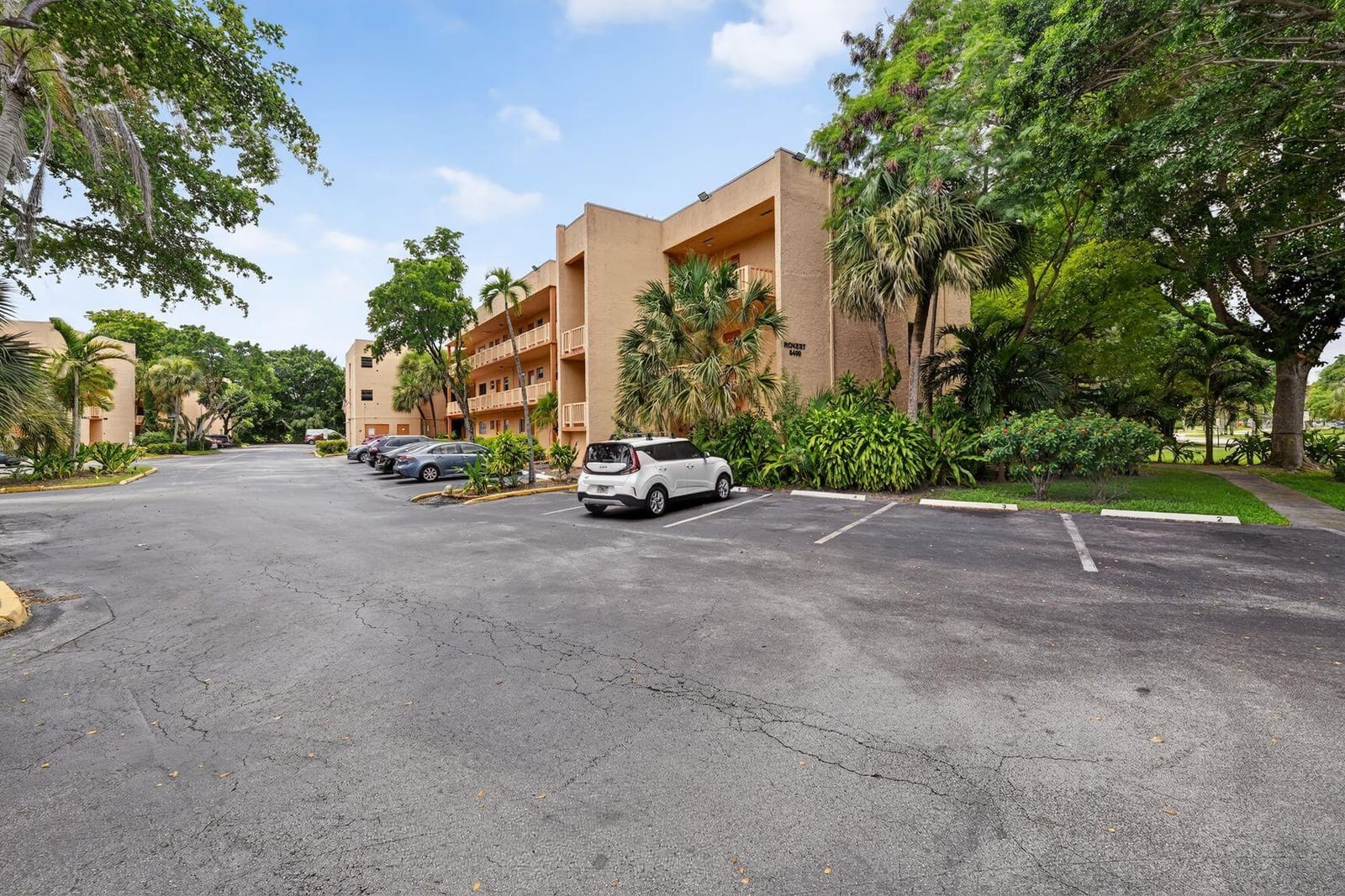 8400 LAGOS DE CAMPO Boulevard 303, Tamarac, FL 33321 photo 22