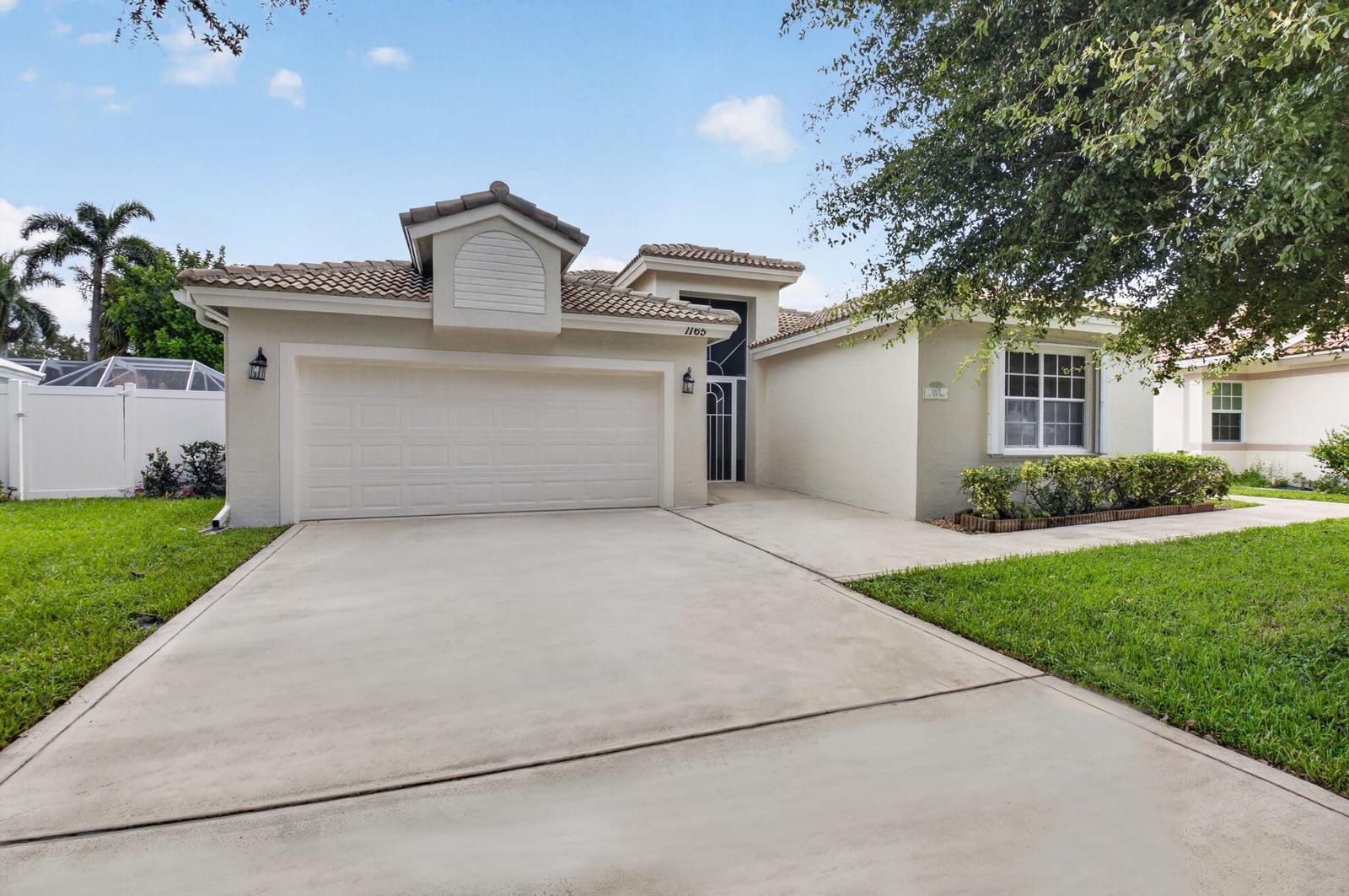 1165 Sea Grape Circle — photo 2