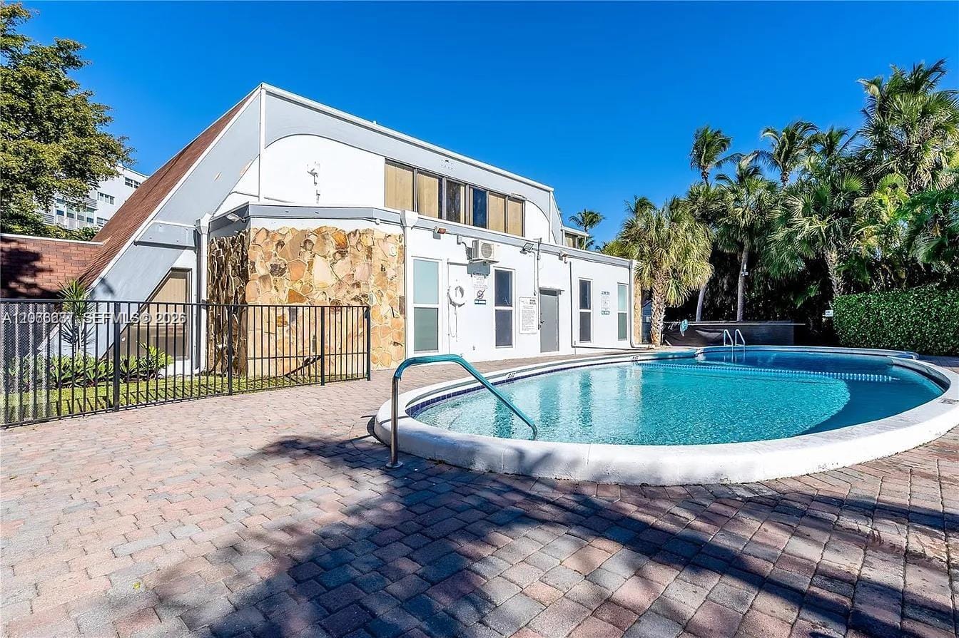 1445 Atlantic Shores Boulevard 206, Hallandale Beach, FL 33009 photo 18