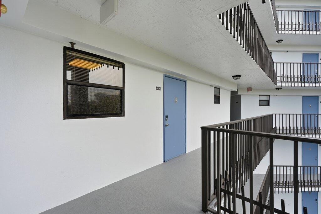 4640 Lucerne Lakes Boulevard W 404 — photo 2