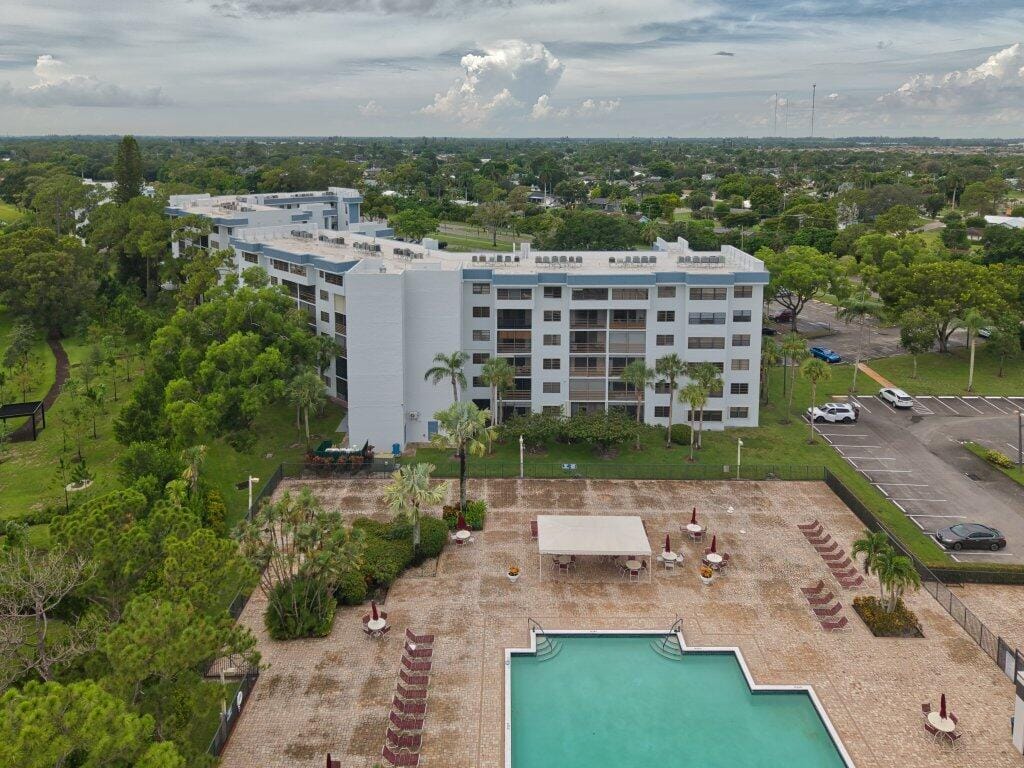 4640 Lucerne Lakes Boulevard W 404, Lake Worth, FL 33467 photo 18