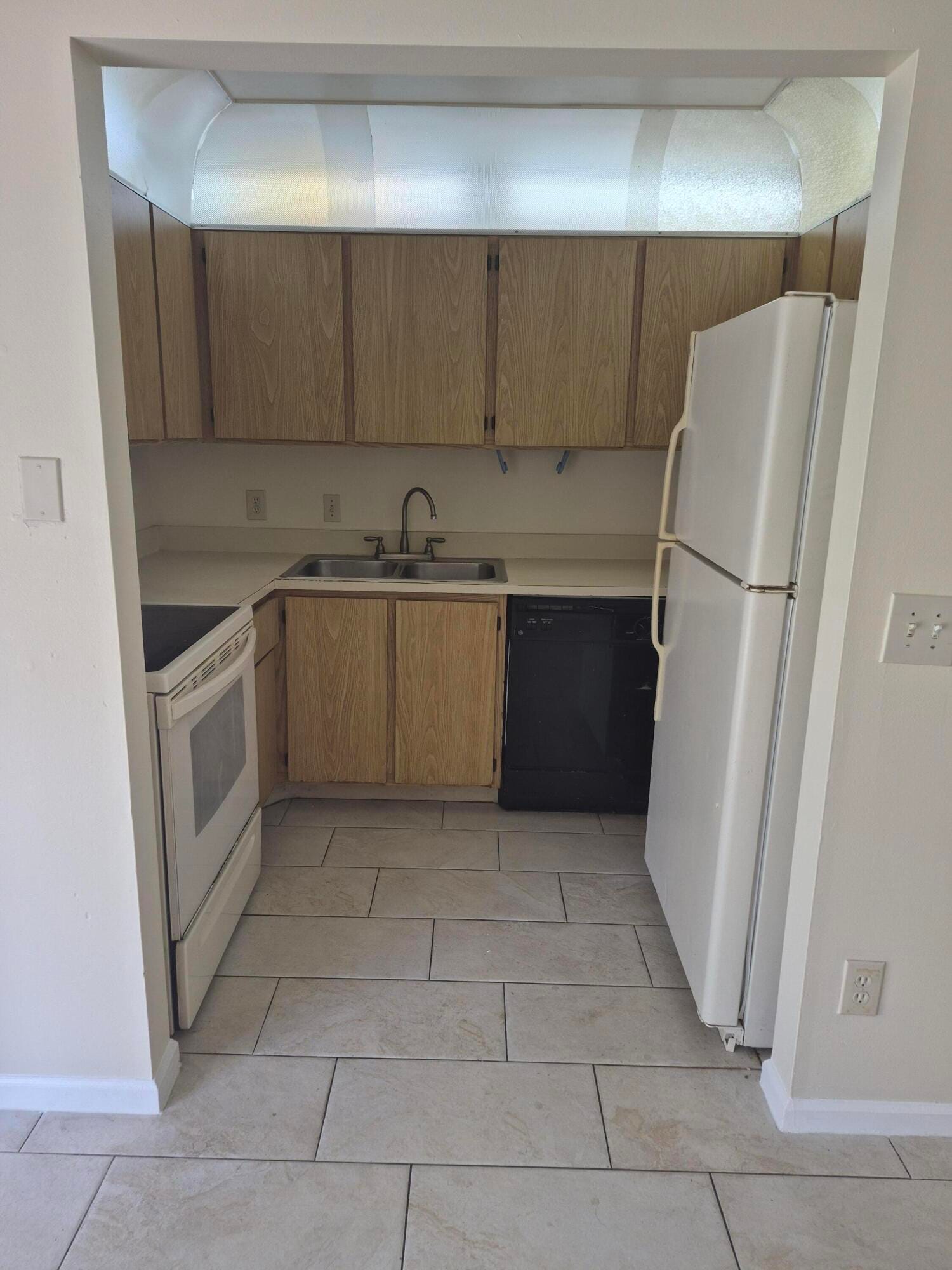 3793 Heather Drive W — photo 2