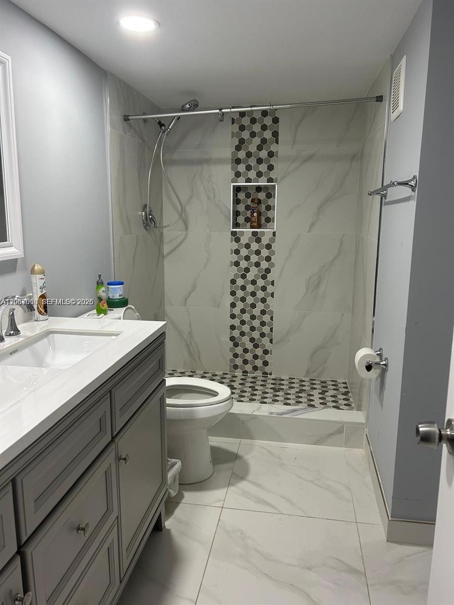 230 Lakeview Drive 209 — photo 8