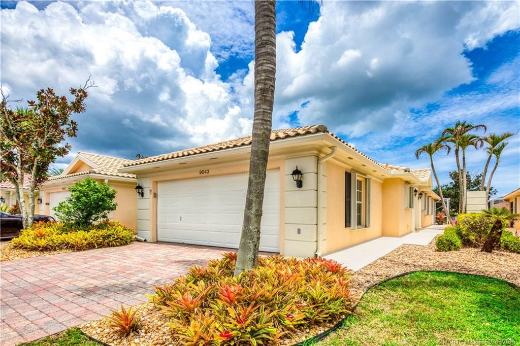 9043 SE Hawks Nest Court, Hobe Sound, FL 33455 photo 2
