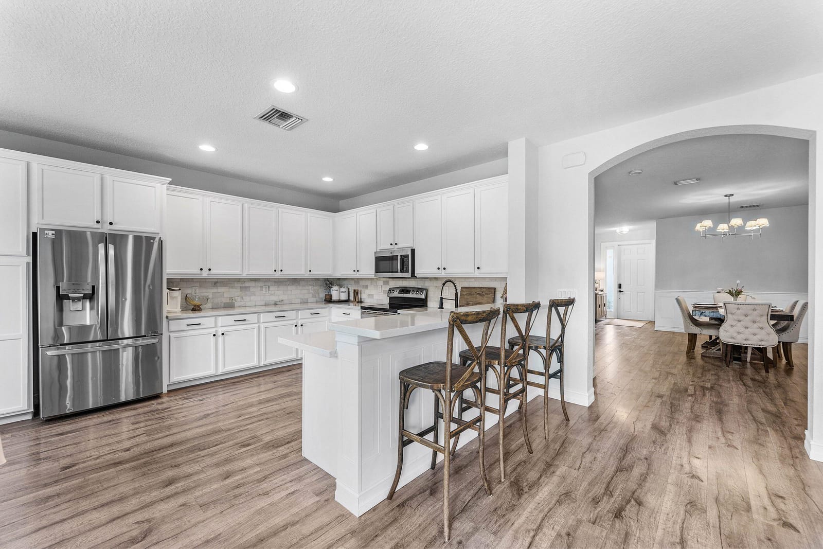8421 CALABRIA LAKES Drive — photo 4
