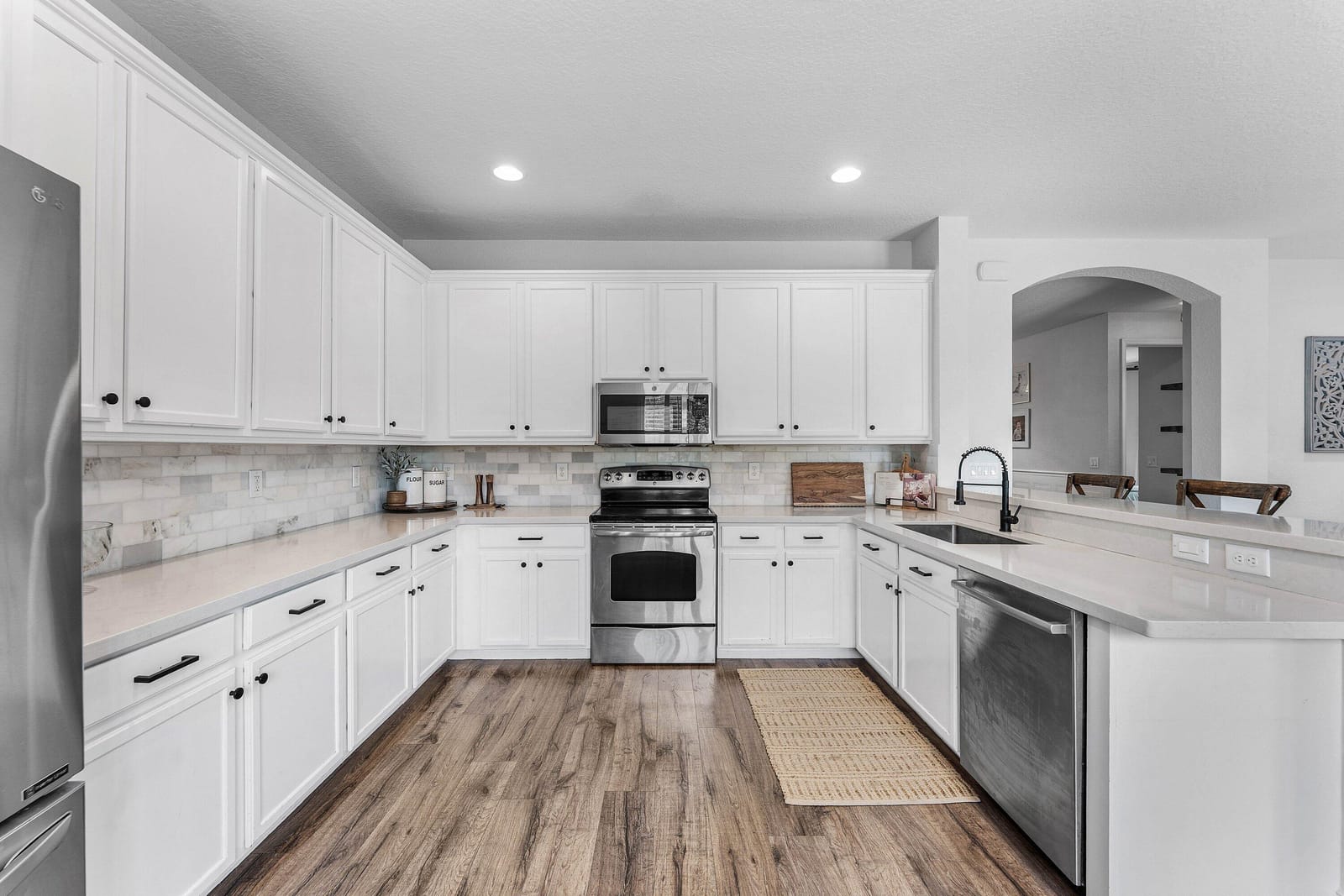 8421 CALABRIA LAKES Drive — photo 5
