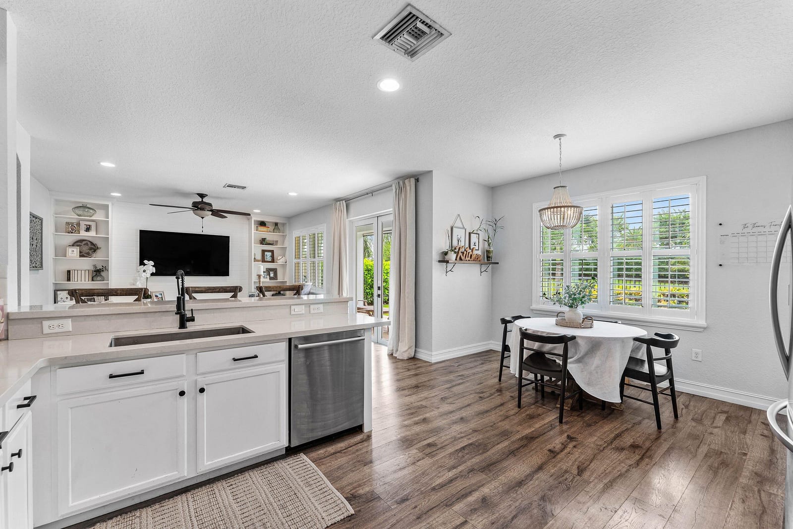 8421 CALABRIA LAKES Drive — photo 8