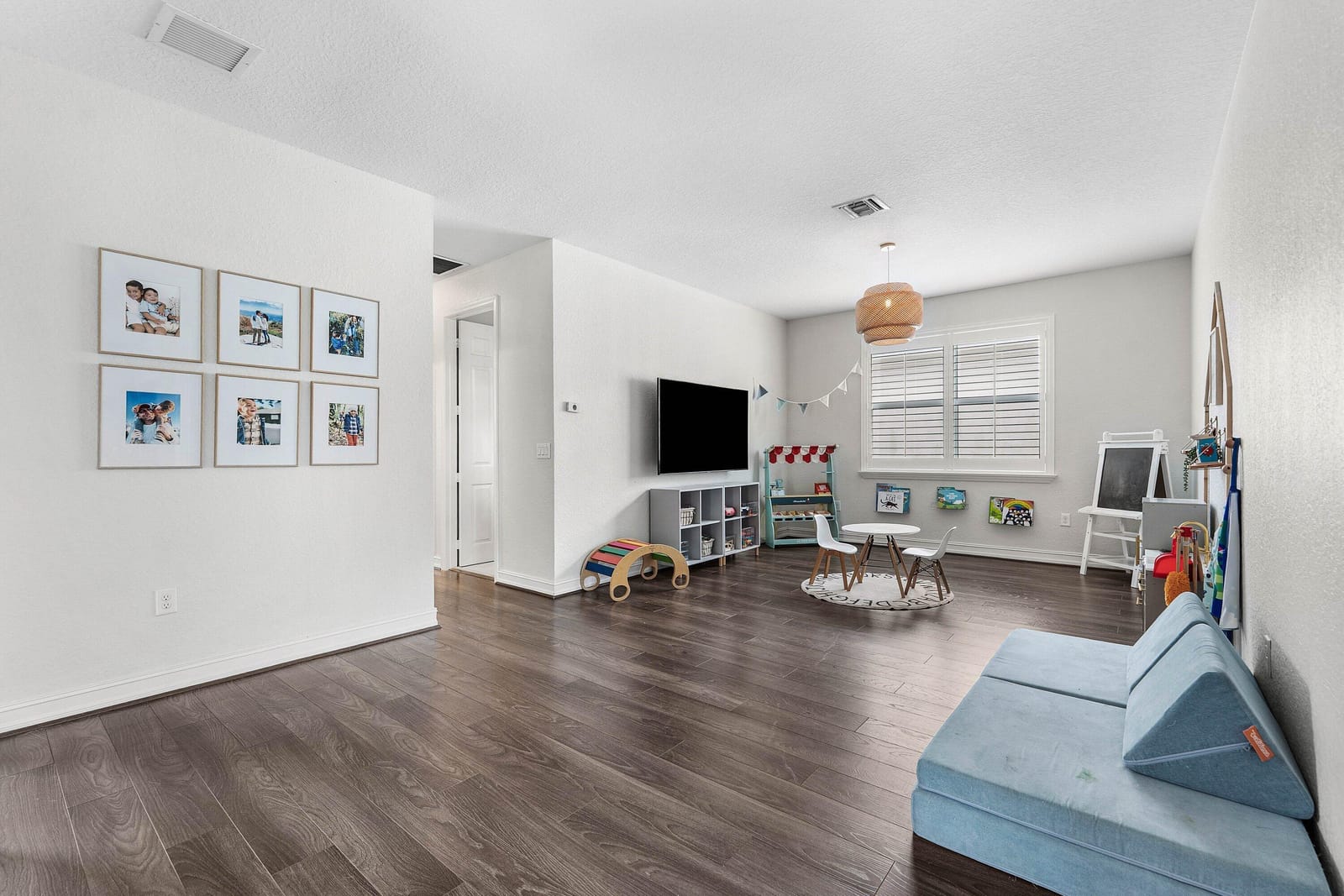8421 CALABRIA LAKES Drive — photo 10