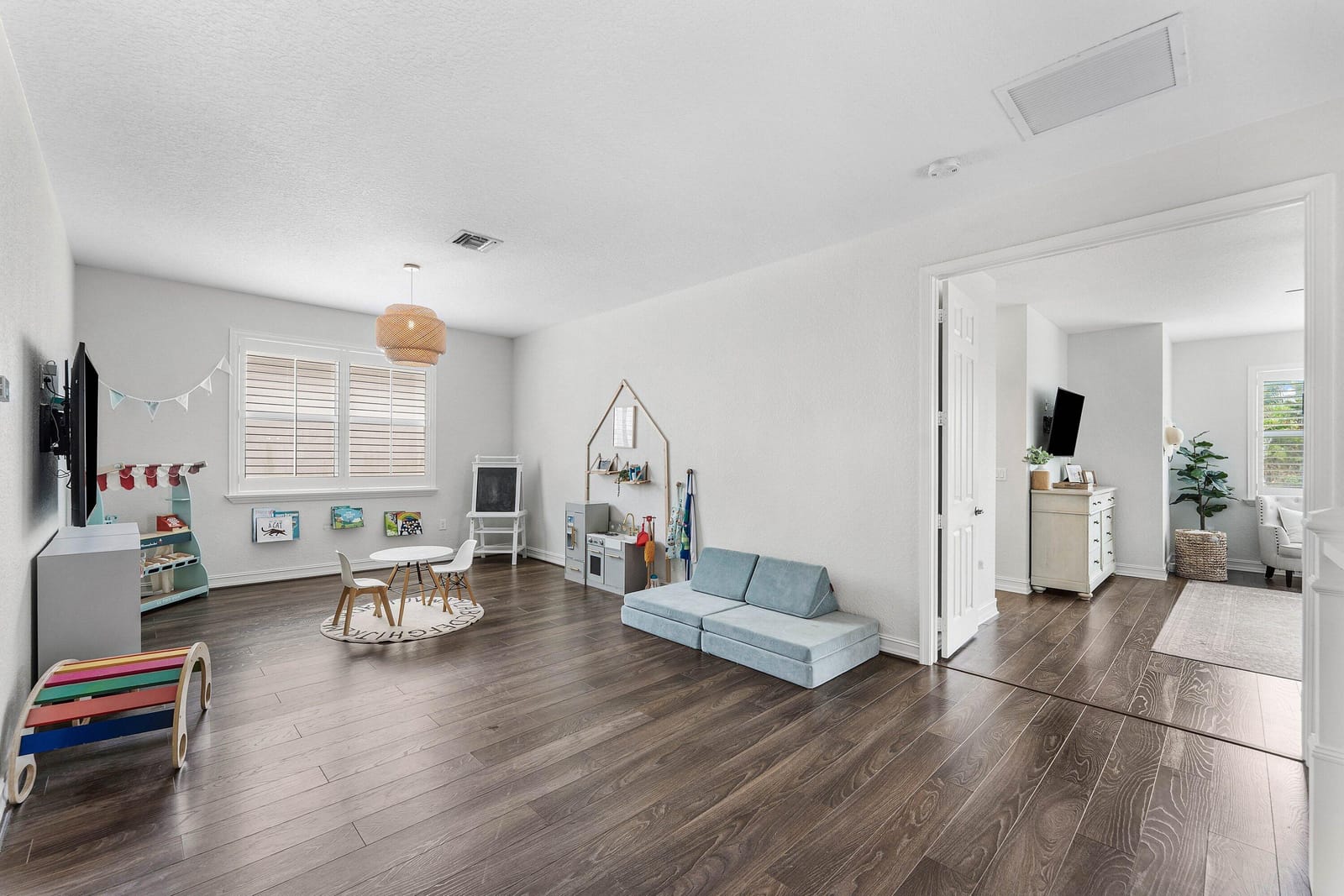 8421 CALABRIA LAKES Drive — photo 11