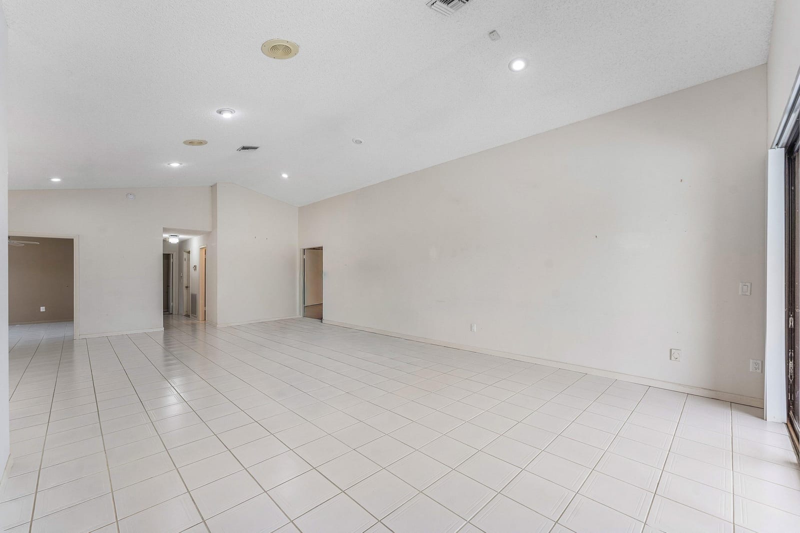 10991 HIGHLAND Circle — photo 11