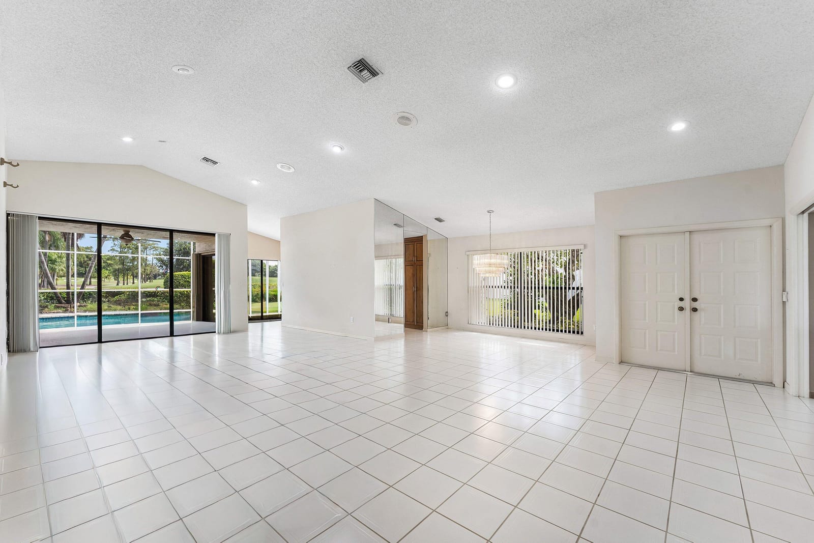 10991 HIGHLAND Circle — photo 8