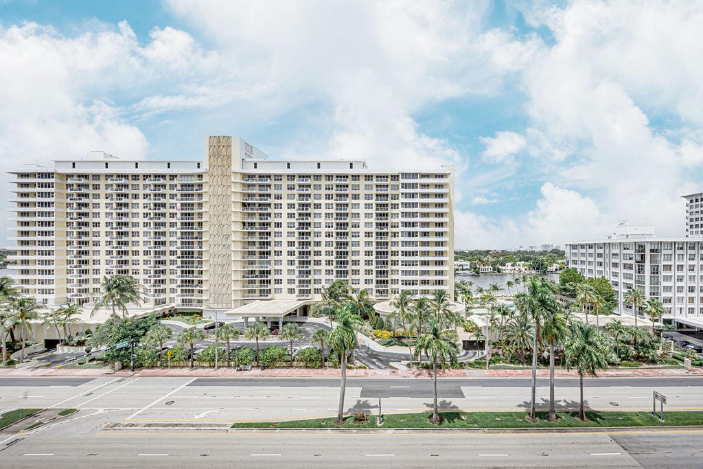 5601 Collins Avenue 816