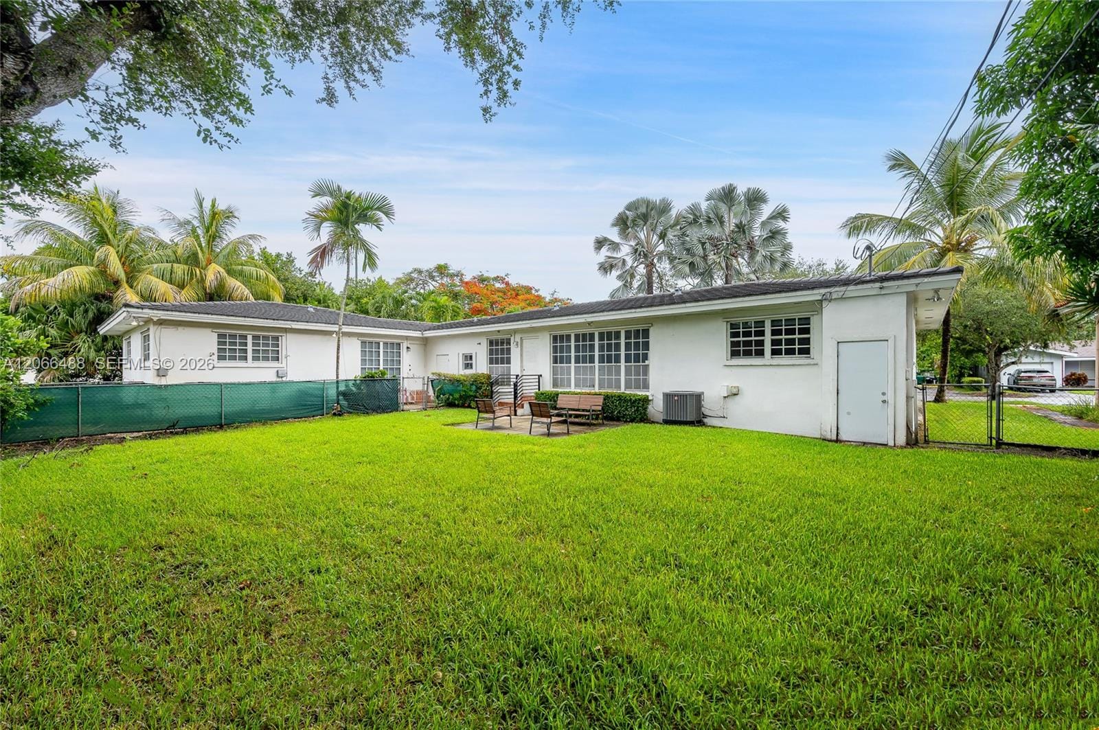 346 350 Alesio Avenue — photo 4
