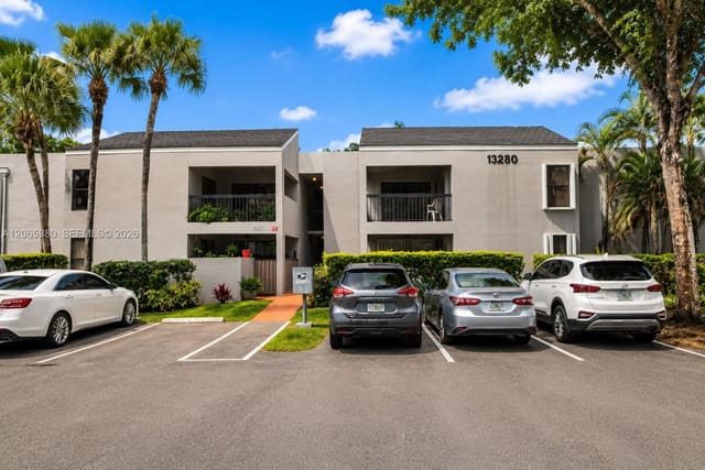 13280 SW 88th Lane 203-B, Calusa Club Village, Miami, FL