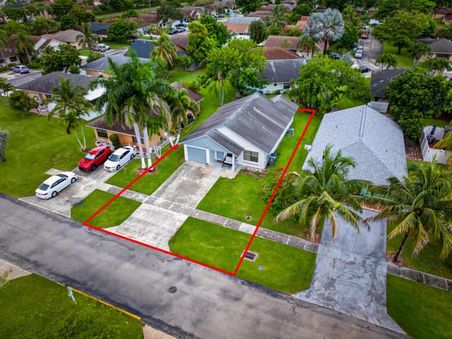 1442 Summit Run Circle, sold in Summit Pines Unit 3, West Palm Beach, FL