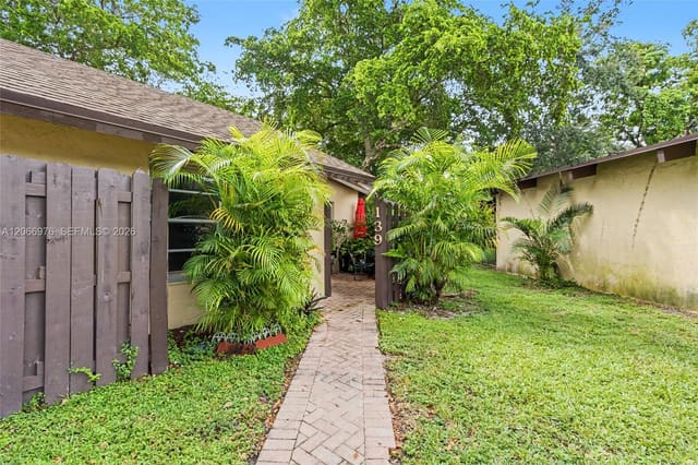 139 Essex Road 4-28, sold in ZIP 33024, Pembroke Pines, FL