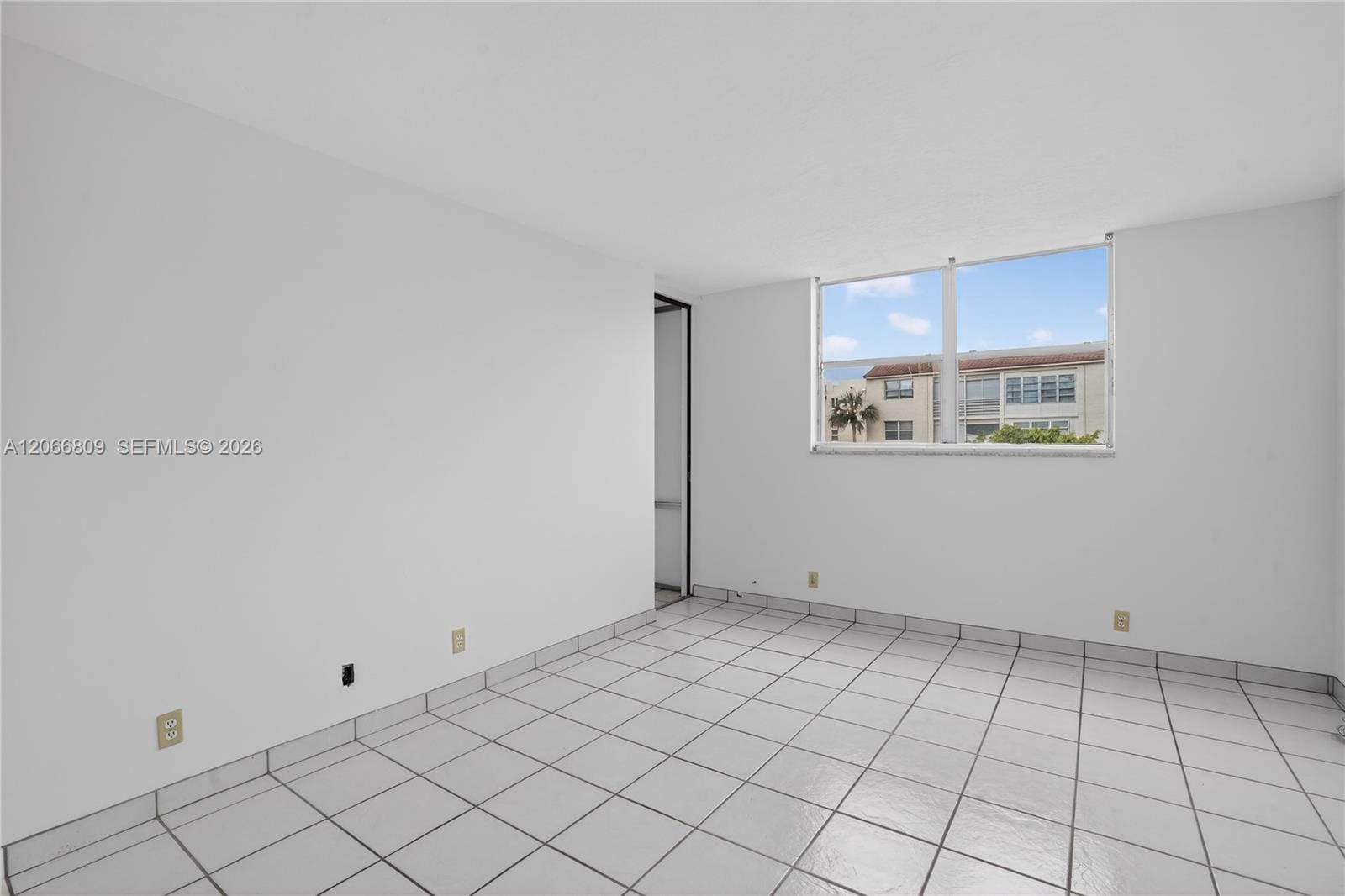 2821 Somerset Drive 317 — photo 11