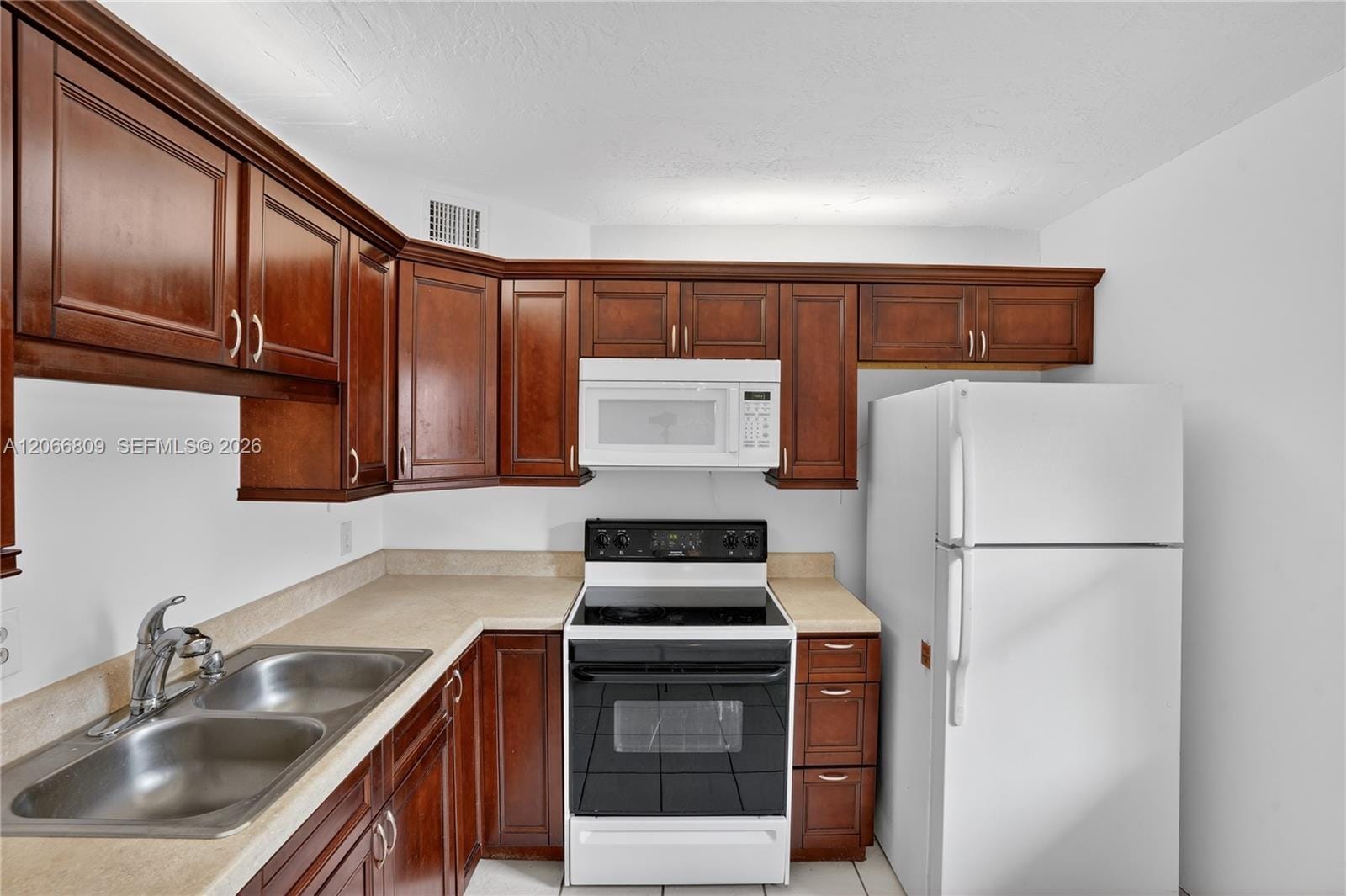 2821 Somerset Drive 317 — photo 5