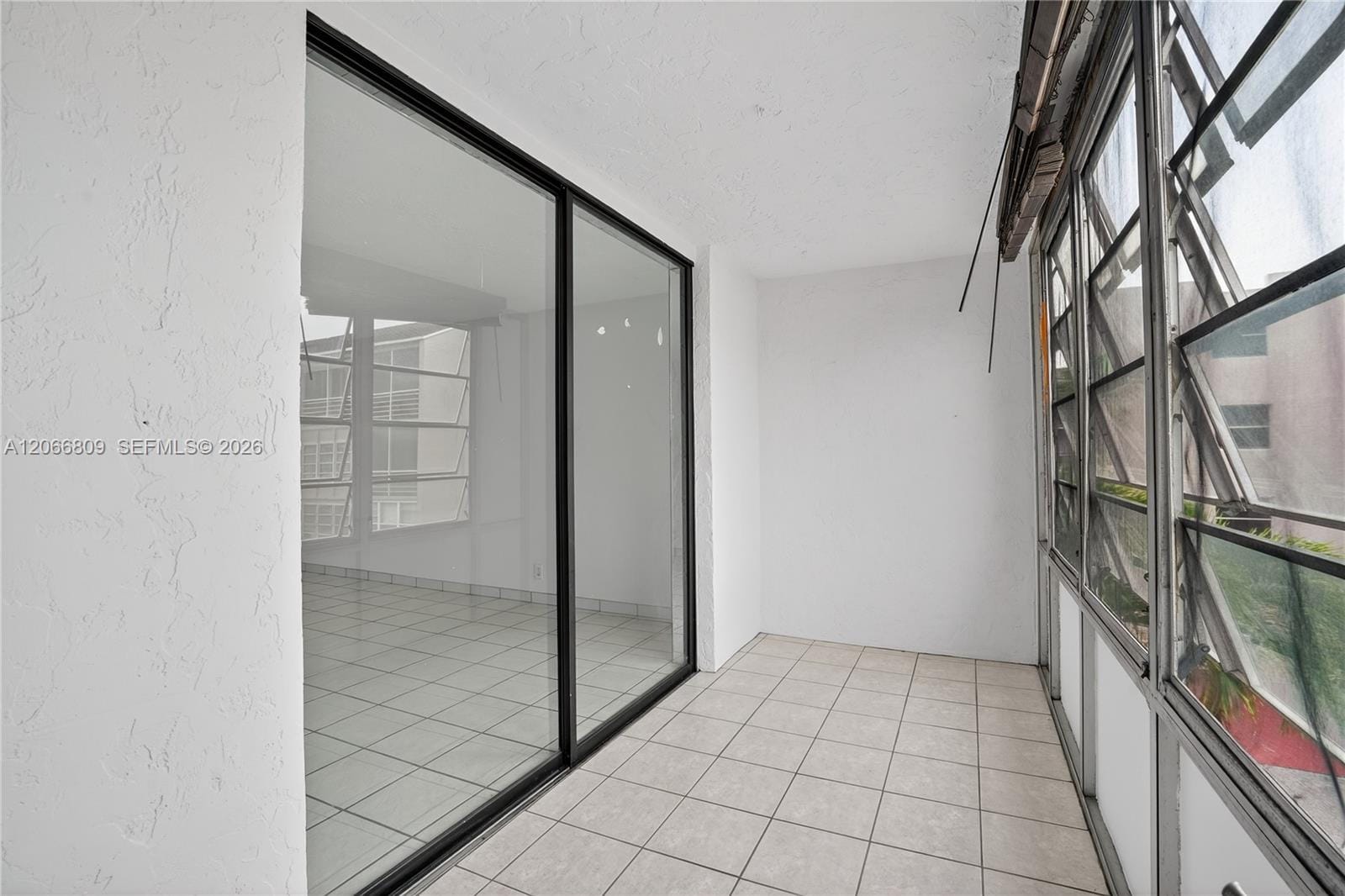 2821 Somerset Drive 317 — photo 9