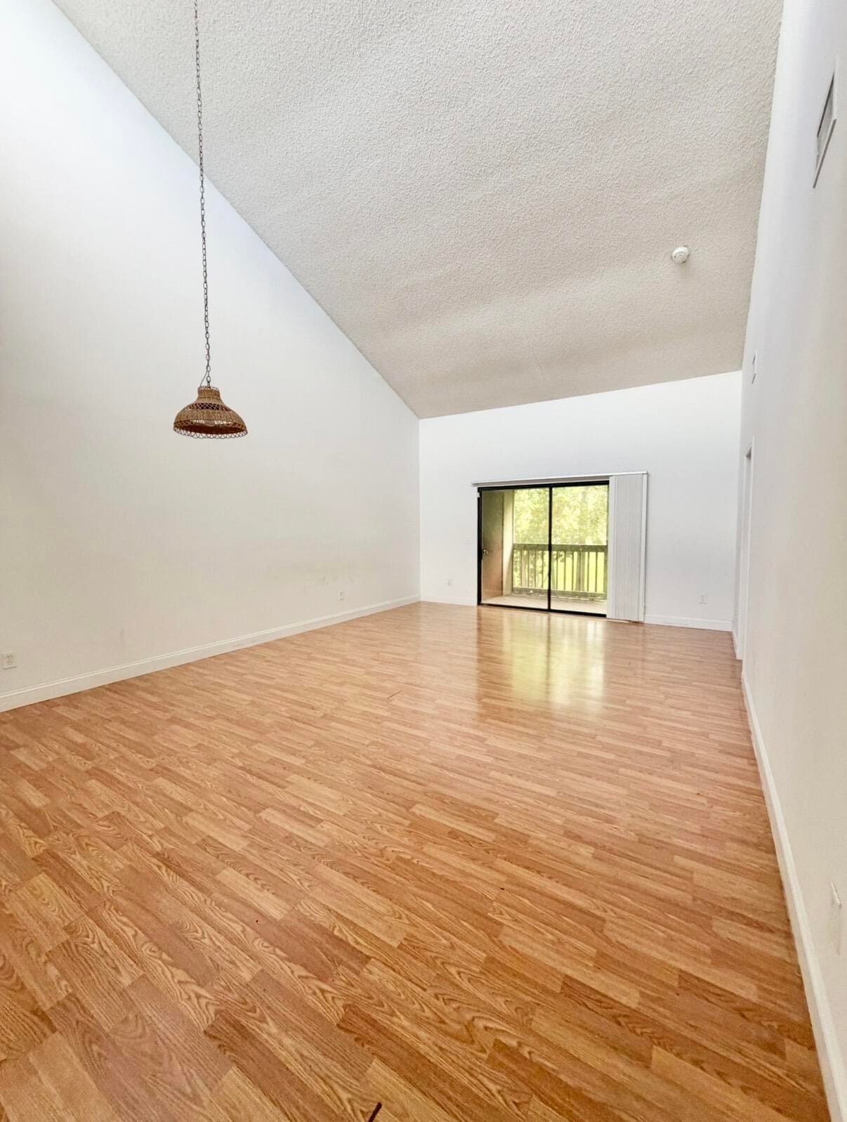 206 Lakeview Drive E — photo 5
