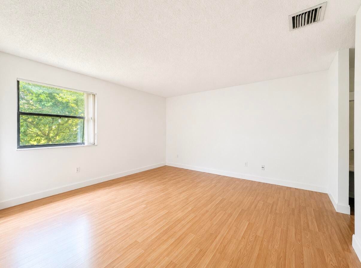 206 Lakeview Drive E — photo 7