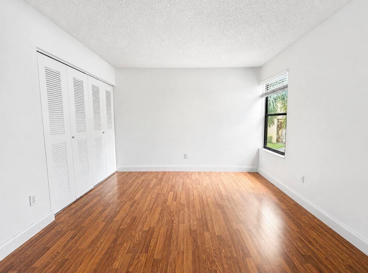 206 Lakeview Drive E — photo 9