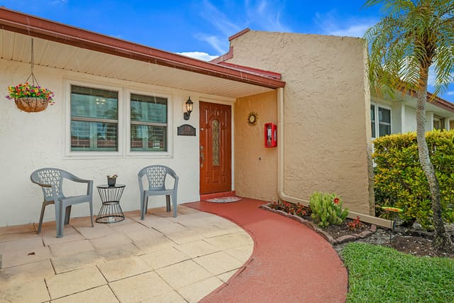 152 LAKE ANNE Drive 152, Golden Lakes Village, West Palm Beach, FL