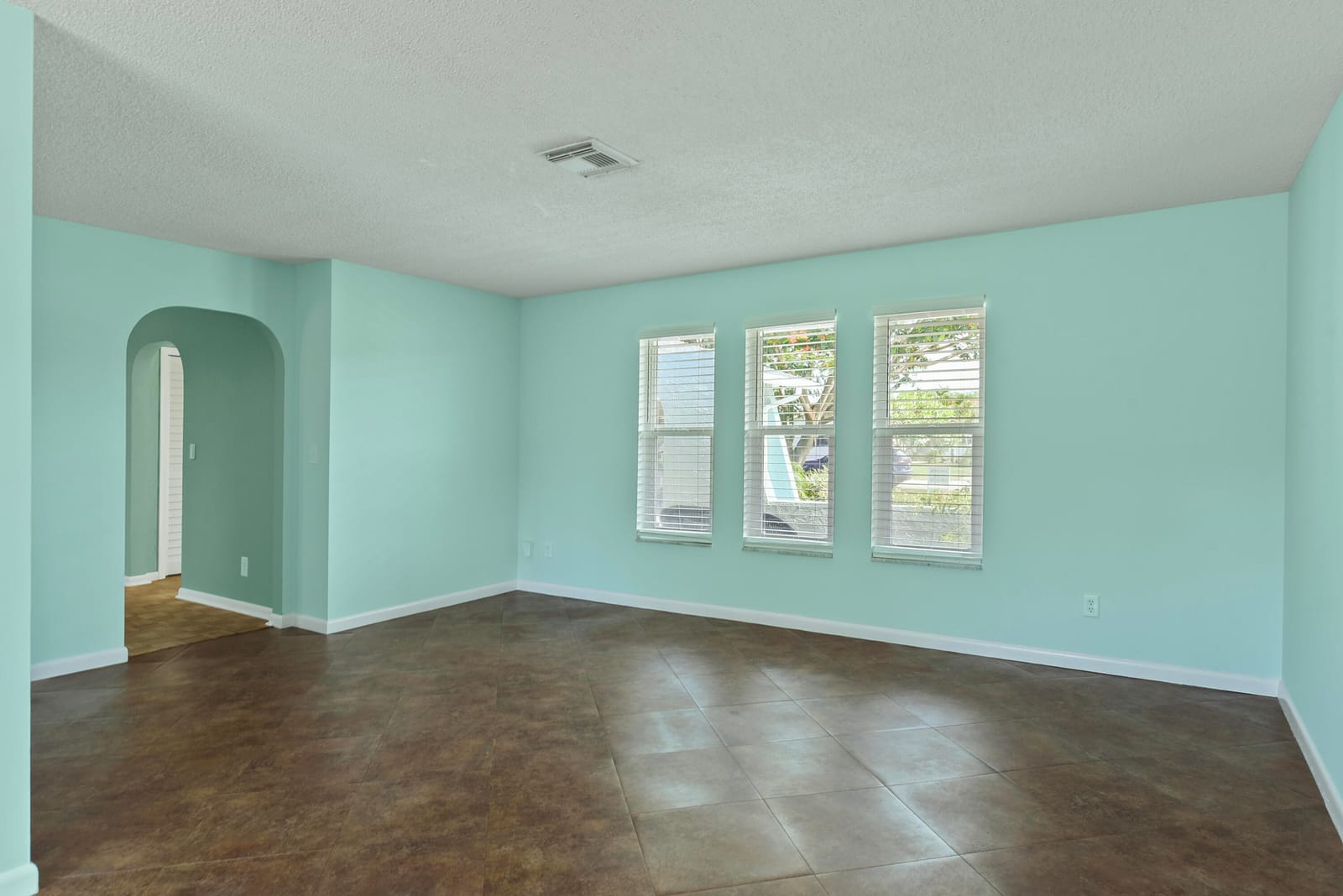 4368 Hawthorn Avenue — photo 8