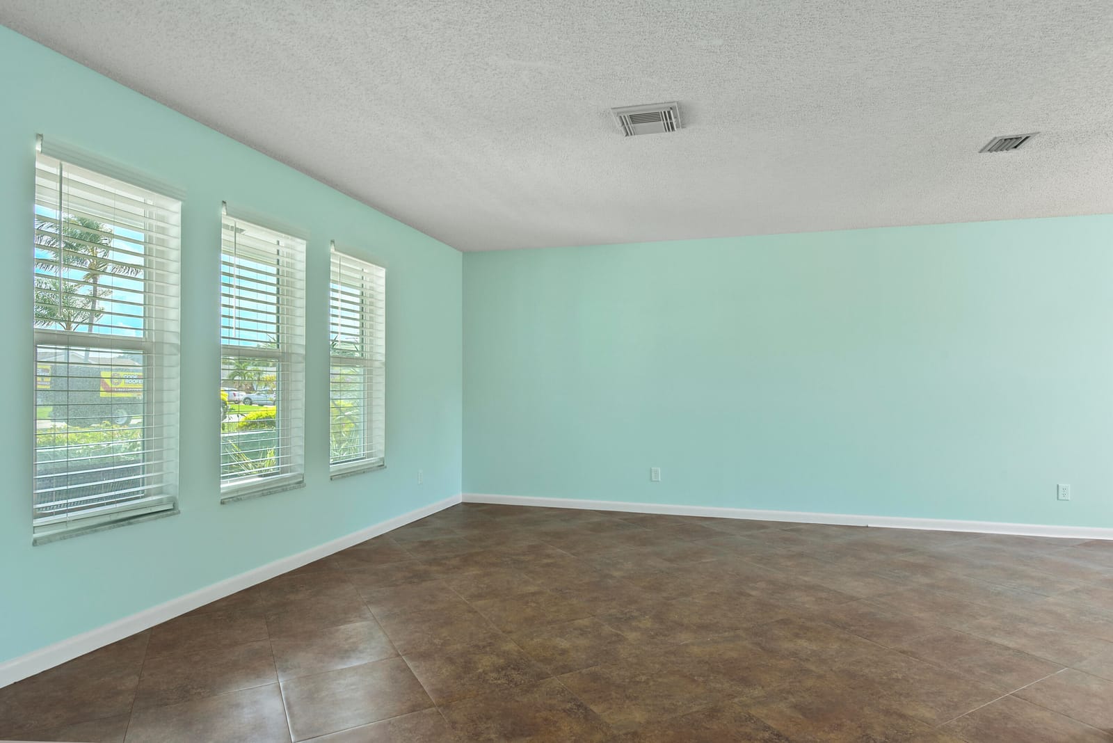 4368 Hawthorn Avenue — photo 9
