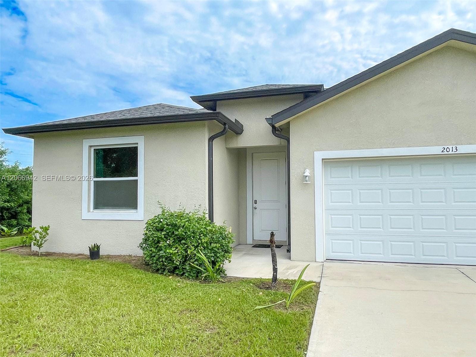 2013 Odessa Circle, LaBelle, FL 33935 photo 2