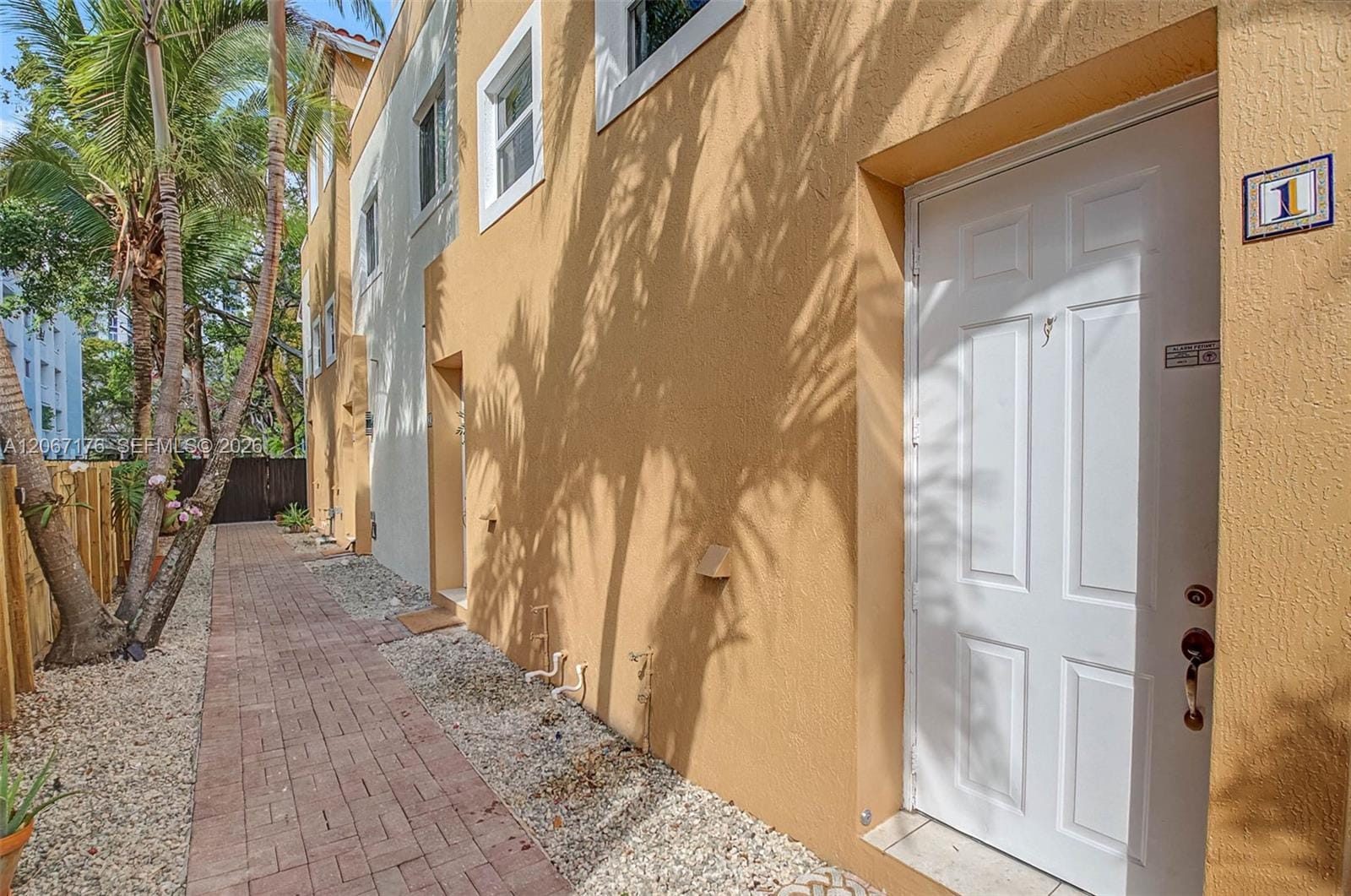 2945 Coconut Avenue 1 — photo 3