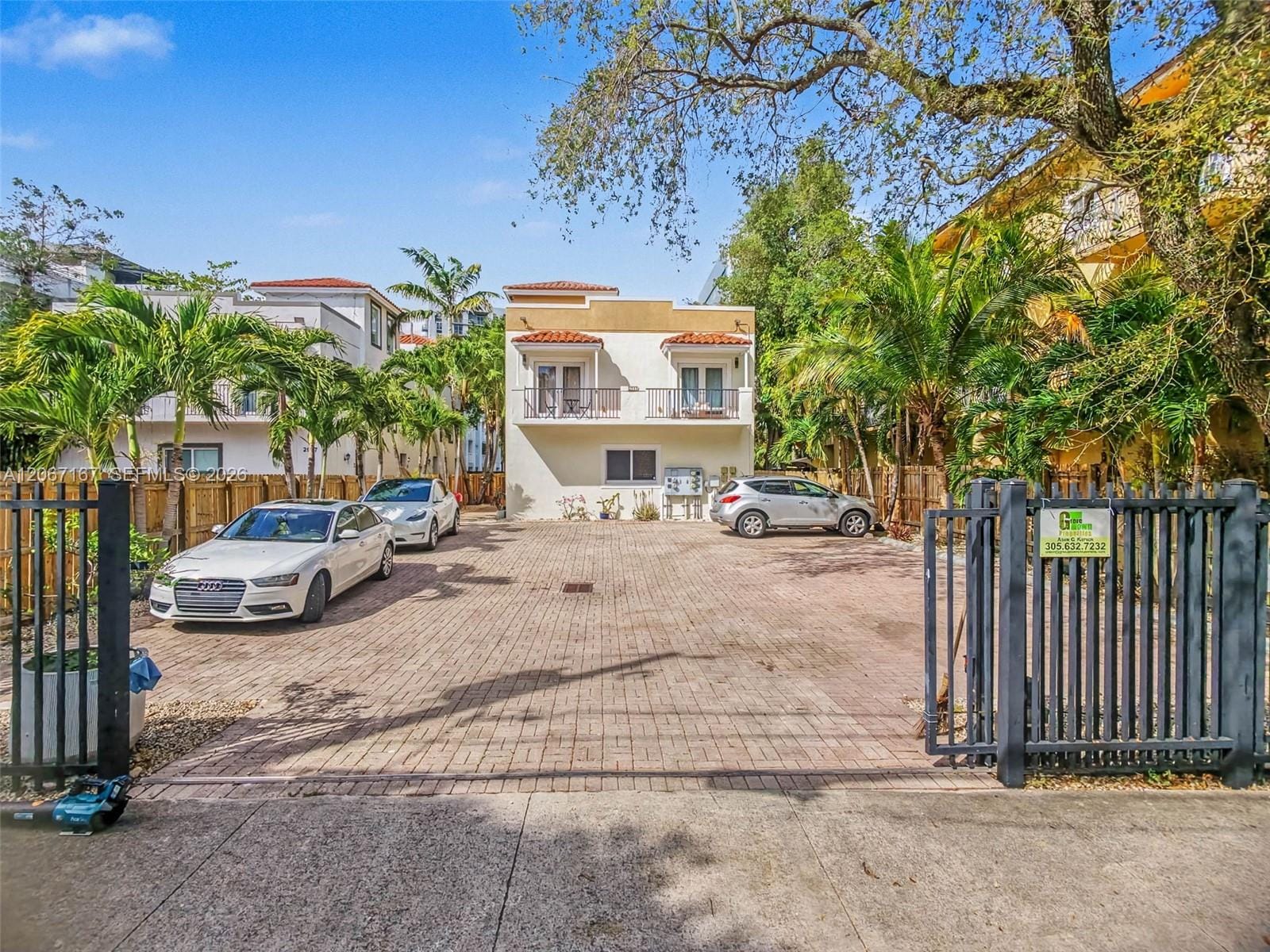 2945 Coconut Avenue 3 — photo 4