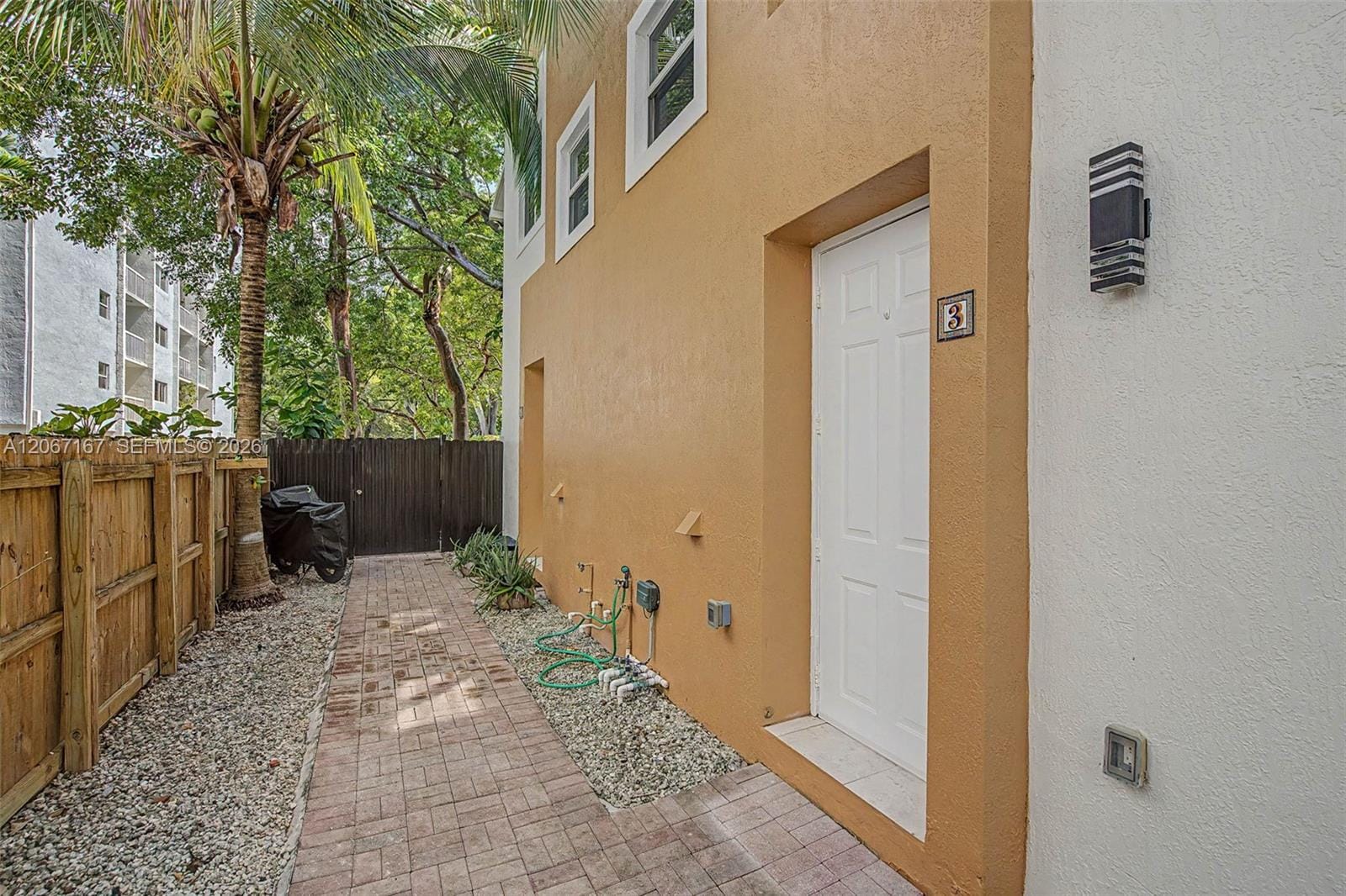 2945 Coconut Avenue 3 — photo 6