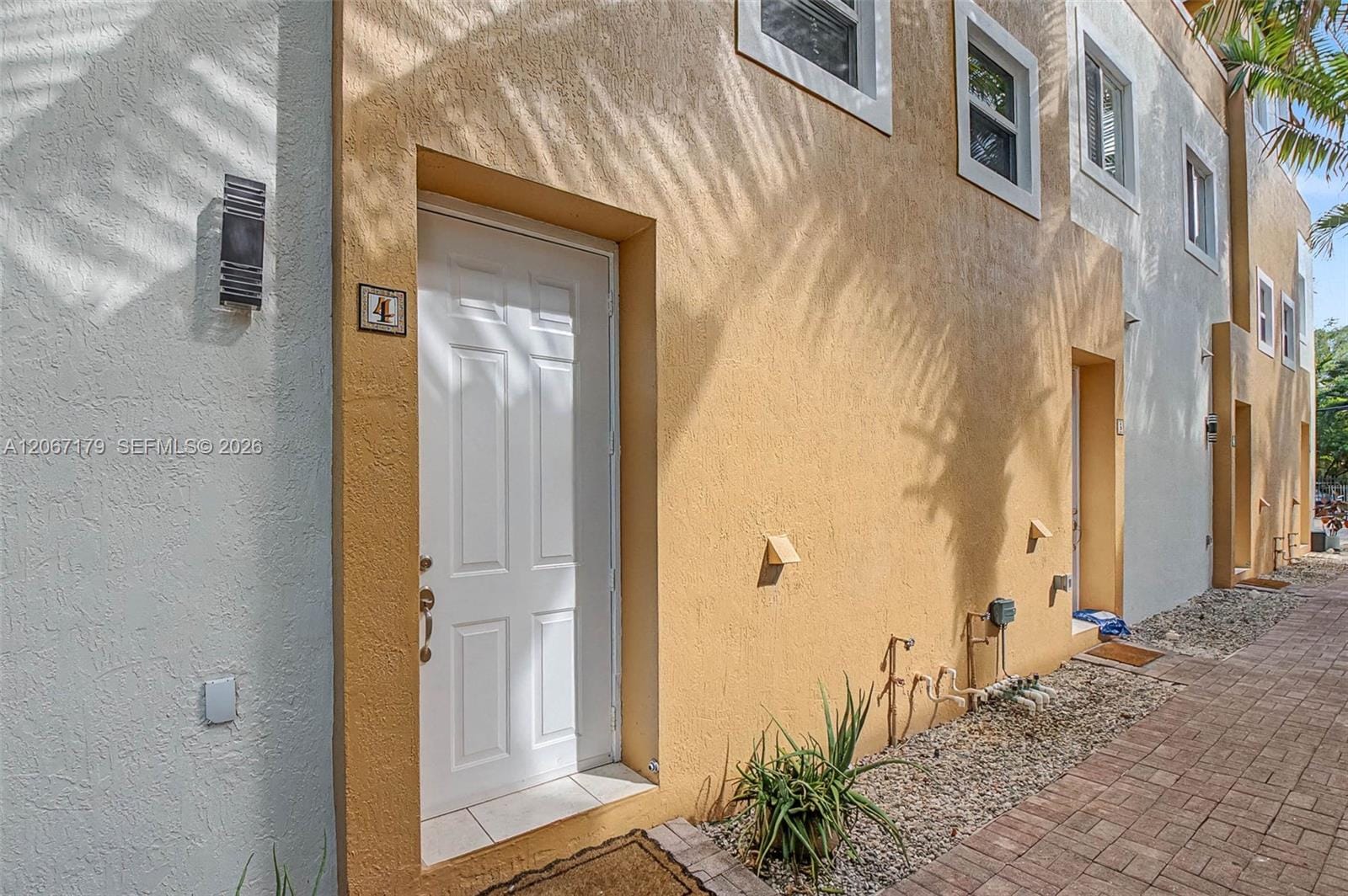 2945 Coconut Avenue 4 — photo 4