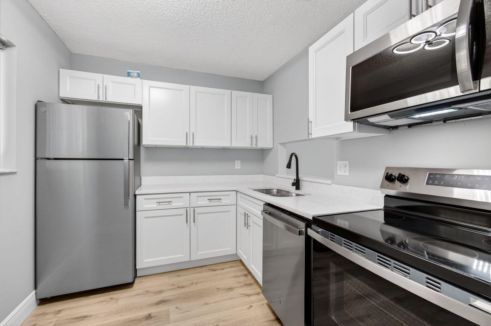 5340 Las Verdes Cr Las Verdes Circle 109 — photo 2
