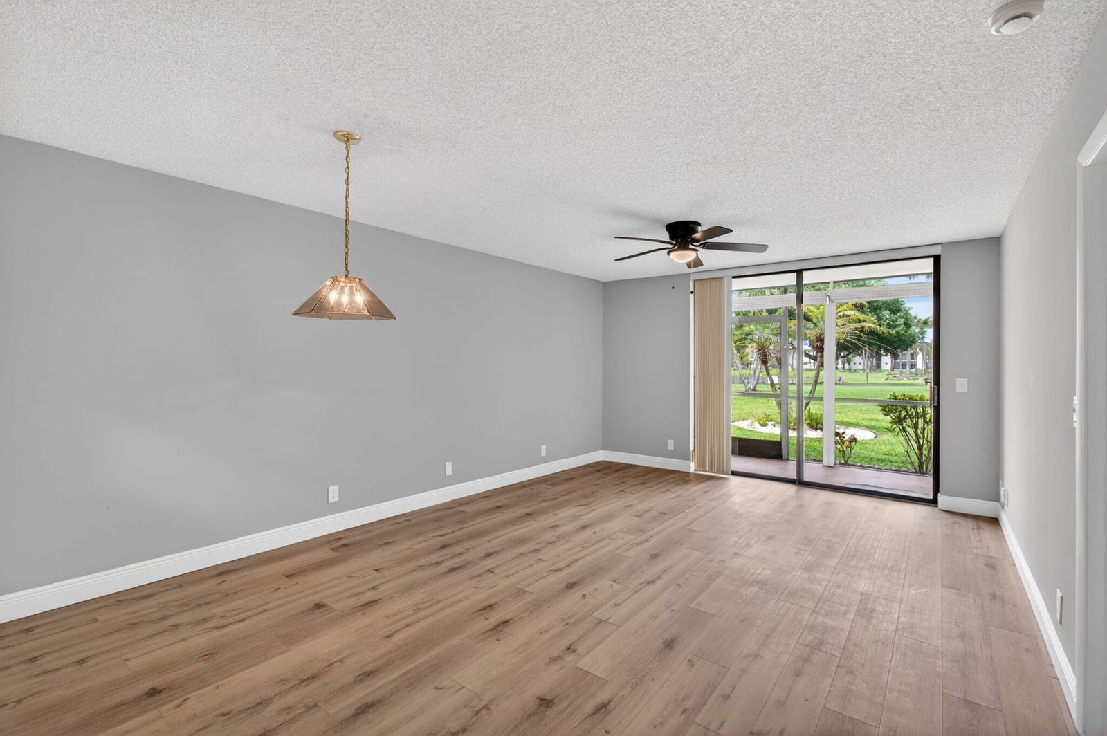 5340 Las Verdes Cr Las Verdes Circle 109 — photo 3