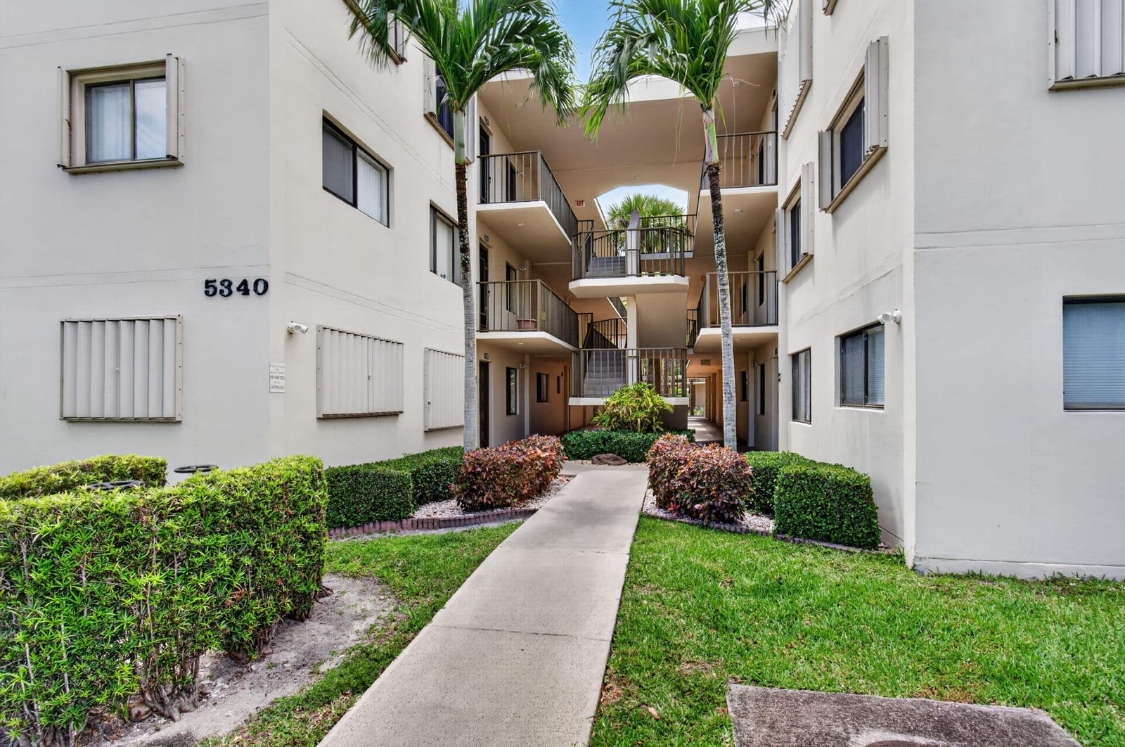 5340 Las Verdes Cr Las Verdes Circle 109 — photo 8