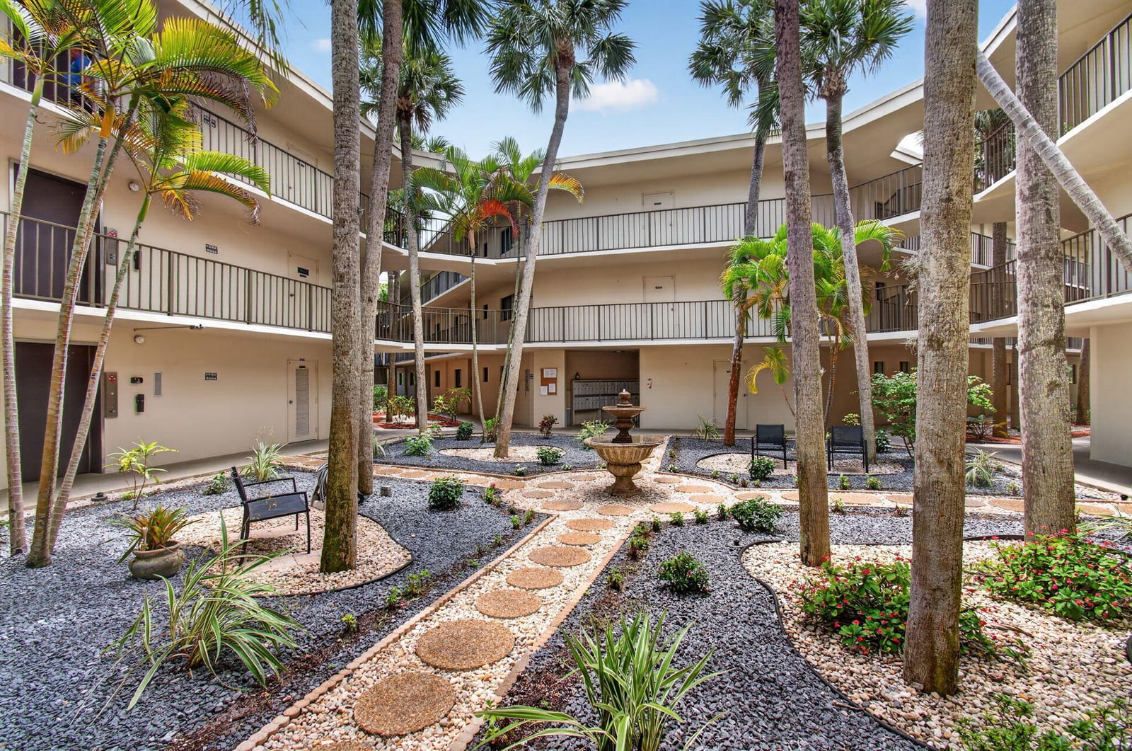 5340 Las Verdes Cr Las Verdes Circle 109 — photo 9