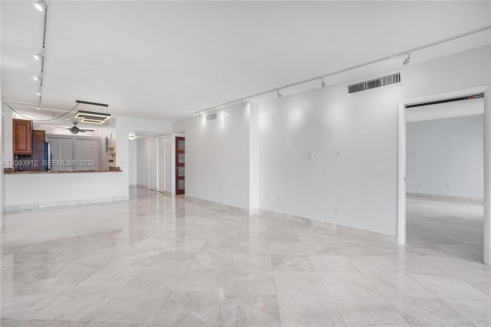 3375 N Country Club Drive 1605, Aventura, FL 33180 photo 4