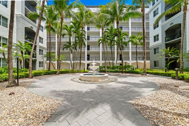 1660 Renaissance Commons Boulevard 2301, Vizcaya Lakes, Boynton Beach, FL