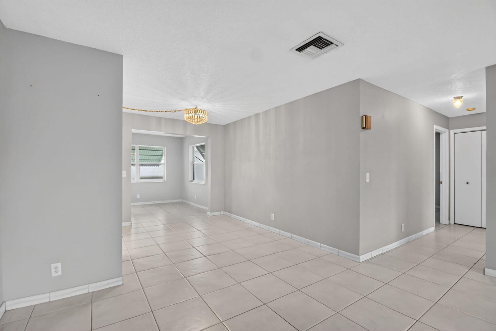 2091 SW 13th Terrace SW — photo 9