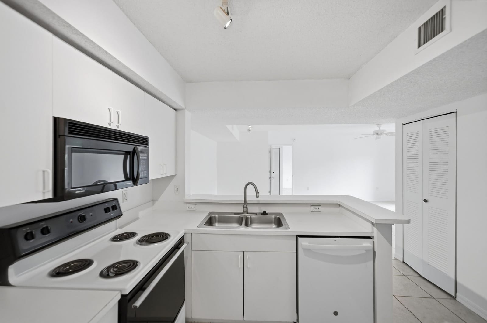 1640 N 42ND Circle 209 — photo 5