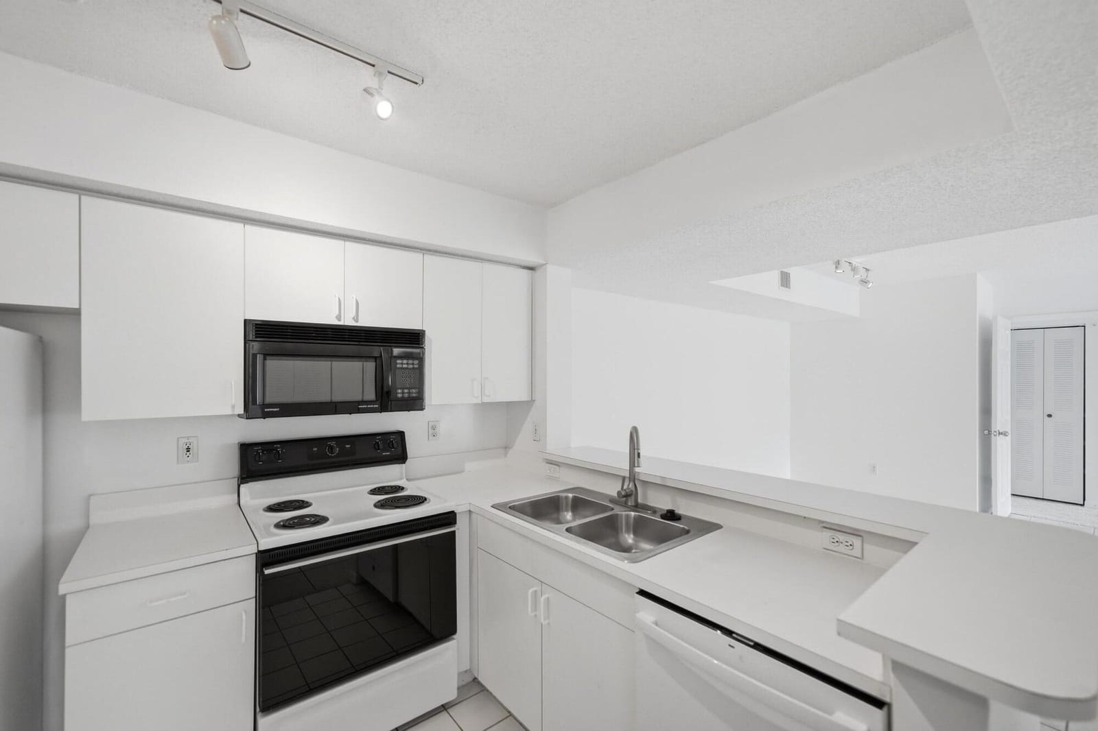 1640 N 42ND Circle 209 — photo 6
