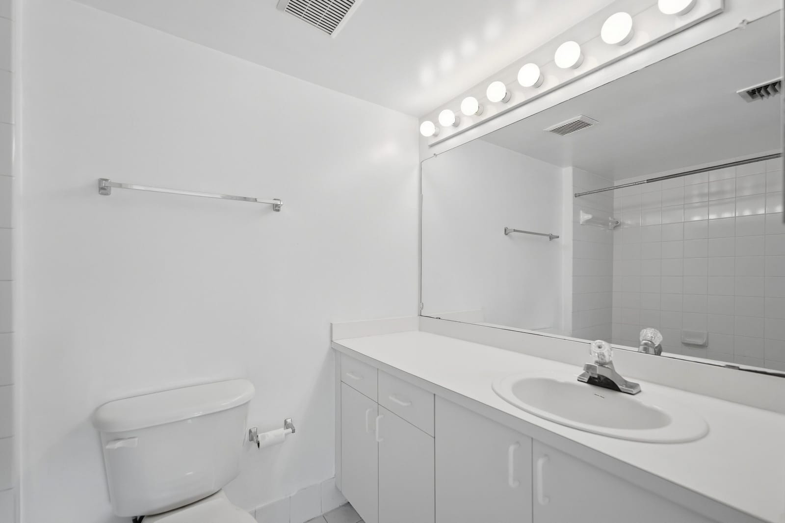 1640 N 42ND Circle 209 — photo 11