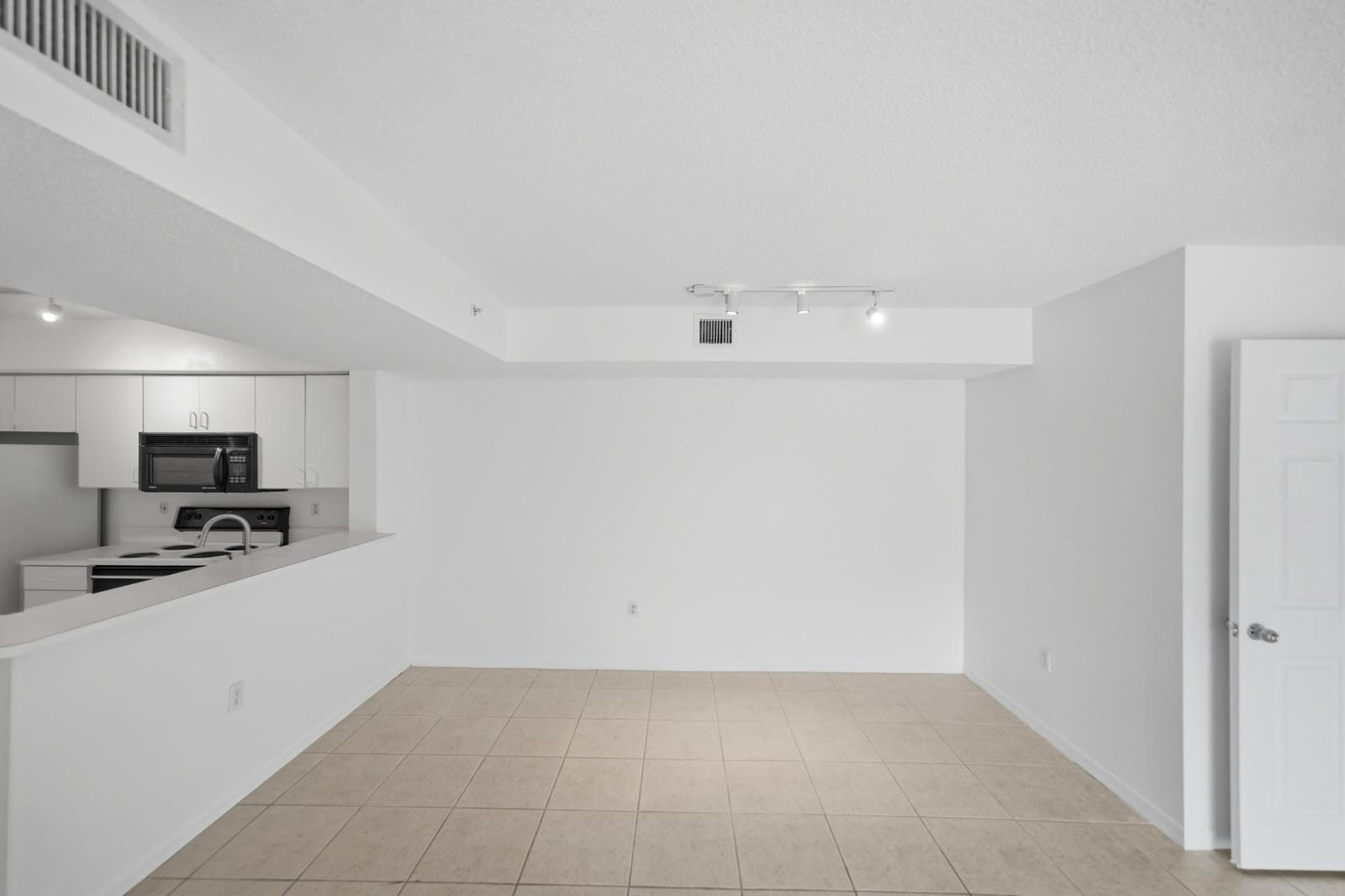 1640 N 42ND Circle 209 — photo 2