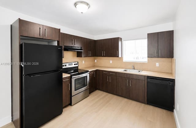 13 S Royal Poinciana Boulevard 20, Miami Springs, FL 33166