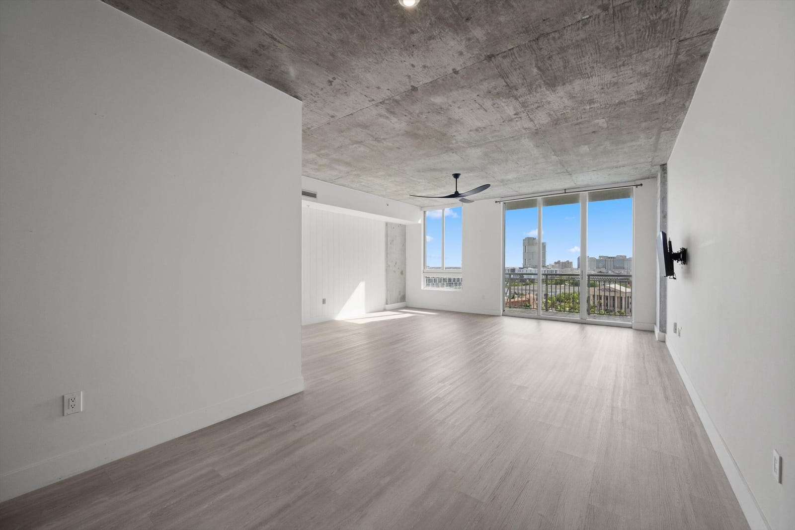 300 S AUSTRALIAN Avenue 1103 — photo 5