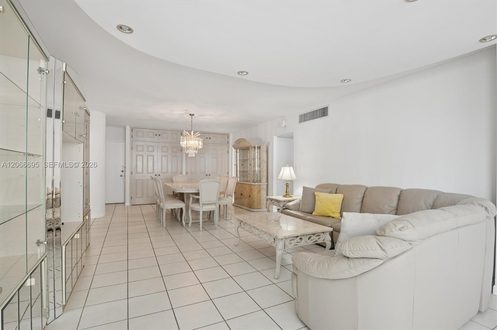 5005 Collins Avenue 424 — photo 2
