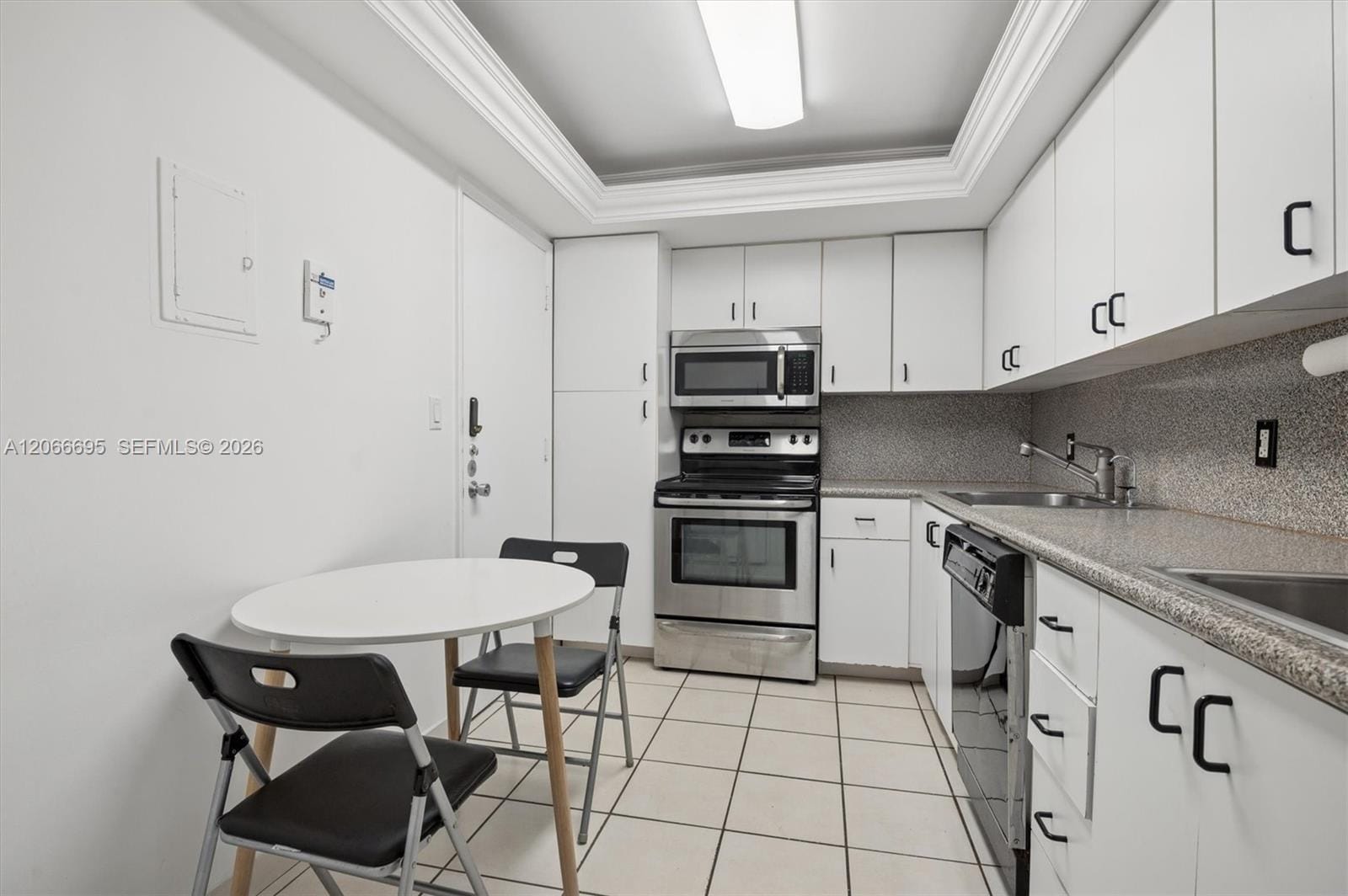 5005 Collins Avenue 424 — photo 11